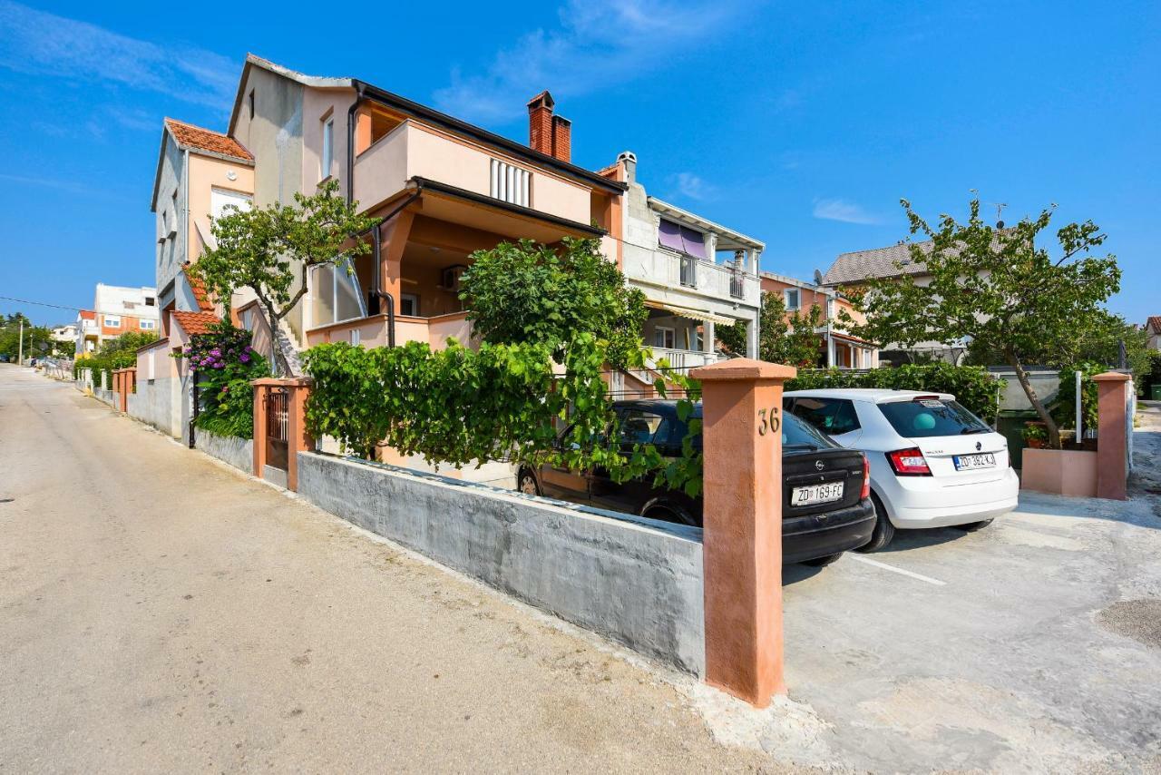 Damant Apartment *