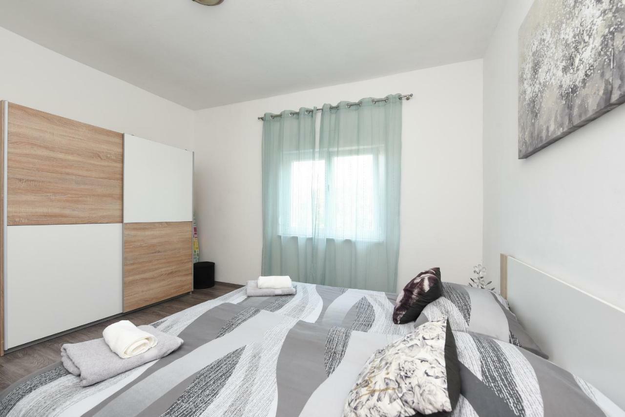 Damant Apartment